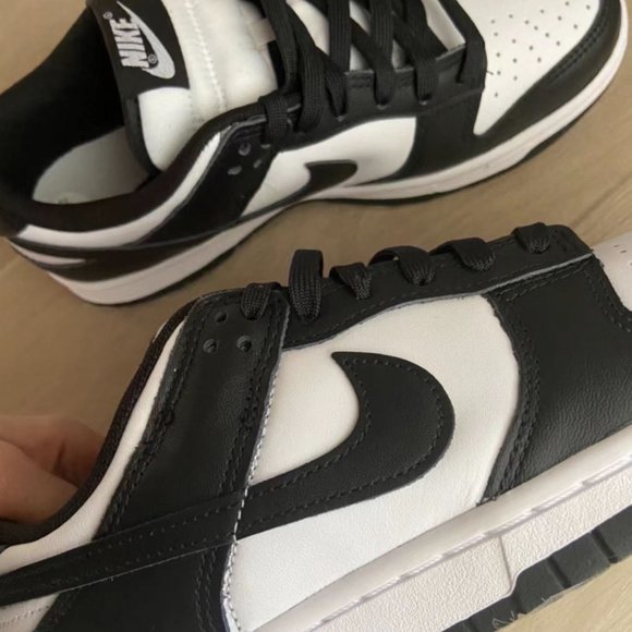 Nike dunk black and white